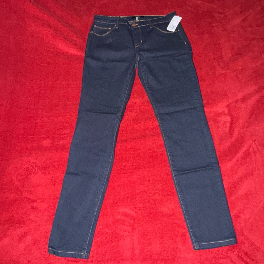 Forever 21 Dark Blue Women's Skinny Jeans. Size 29. Brand new with tag.